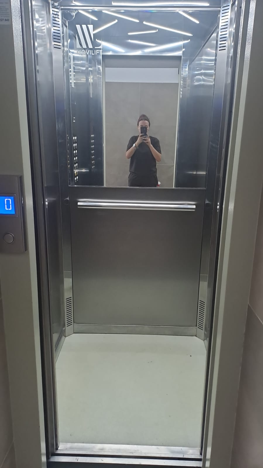 Lift curat și lustruit într-un bloc din Constanța
